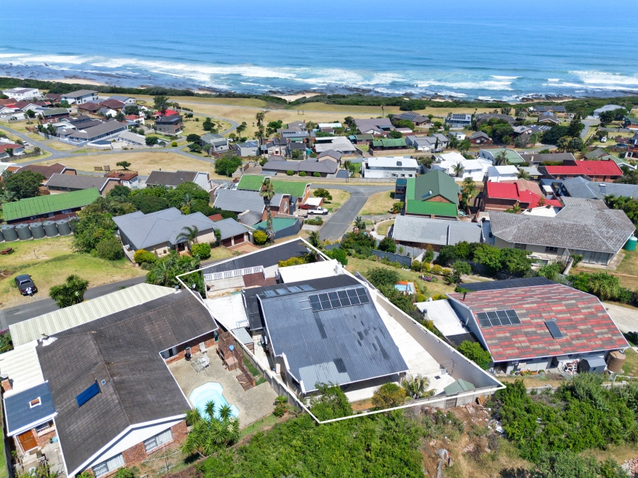 4 Bedroom Property for Sale in Winterstrand Eastern Cape